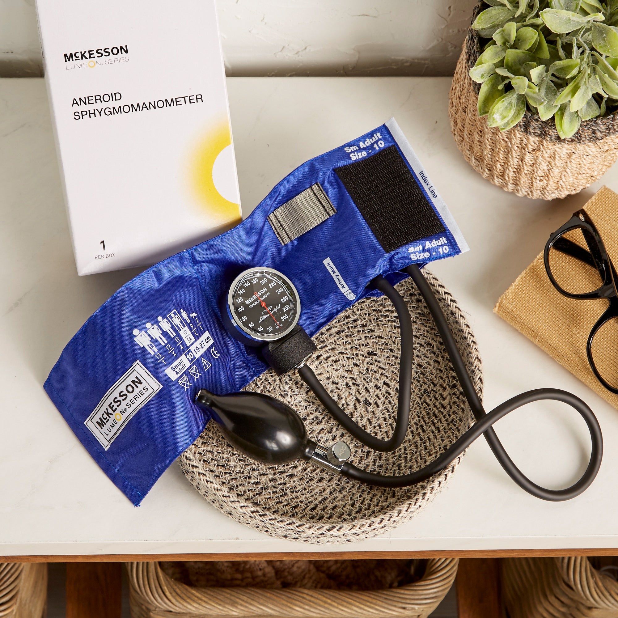 Aneroid Sphygmomanometer Unit McKesson LUMEON Small Adult Cuff Nylon Cuff 19 - 27 cm Palm Aneroid